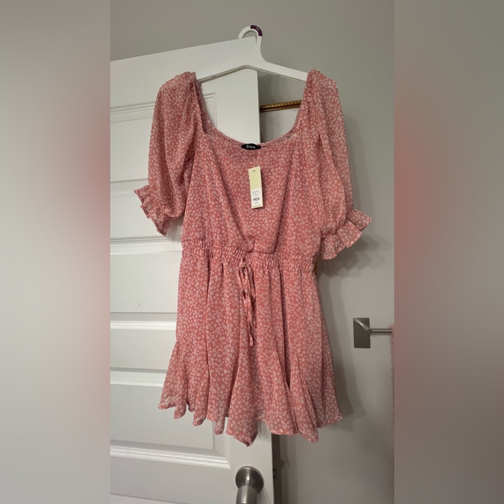 Pink floral romper from Francesca’s. Never work. Tags still on.